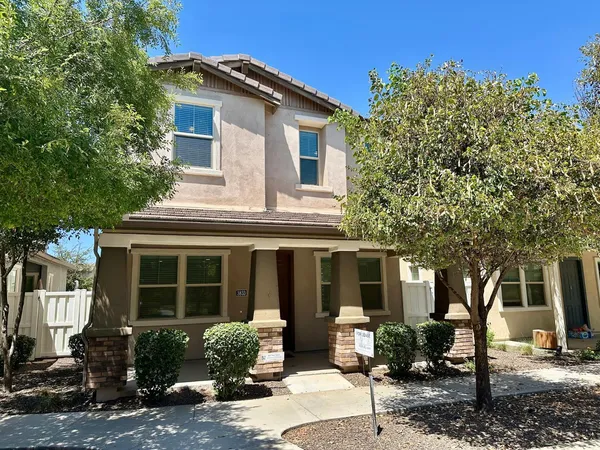 $2,195 | 3833 East Robert Street, Gilbert, AZ 85295