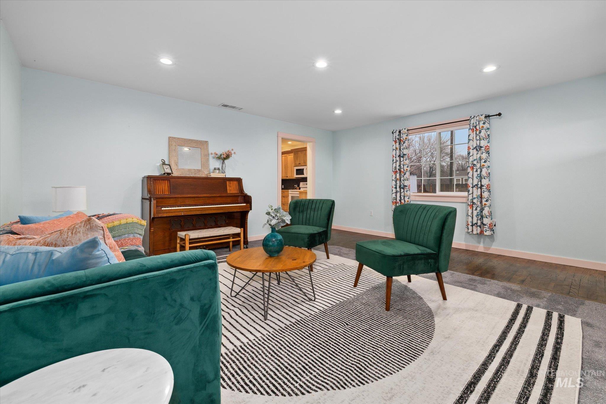 29410 Pearl Road Parma, ID 83660 - Photo 15 of 50 Living room featuring recessed lighting and wood finished floors
