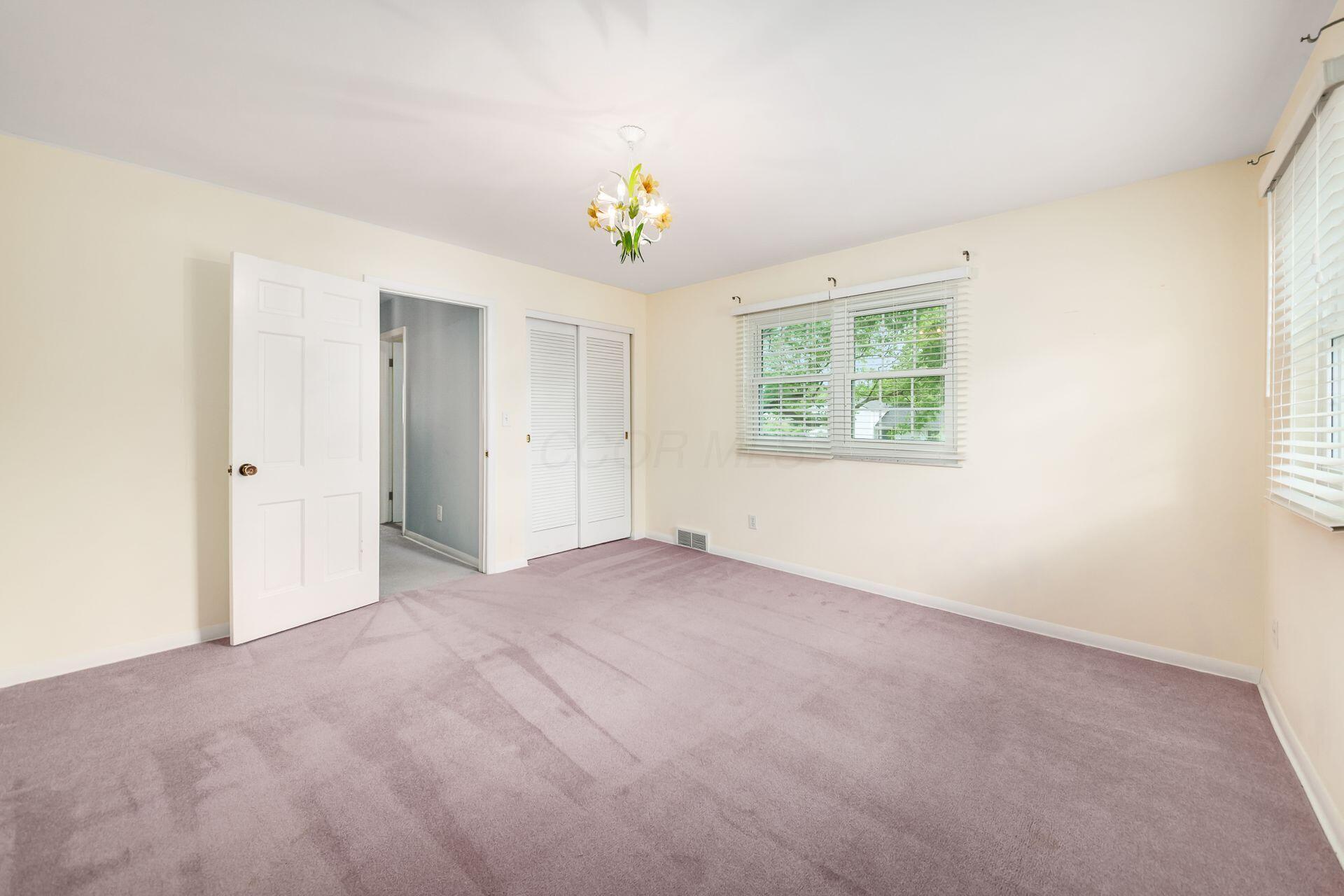 1960 Hythe Road Columbus, OH 43220 - Photo 20 of 46 023_36a1790da_L 1960 Hythe078