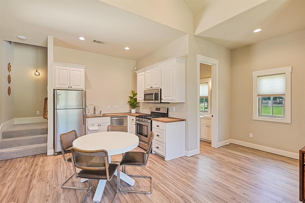 7120 Shady Grove Road Keller, TX 76248 - Photo 33 of 40 a kitchen with a table and chairs in it
