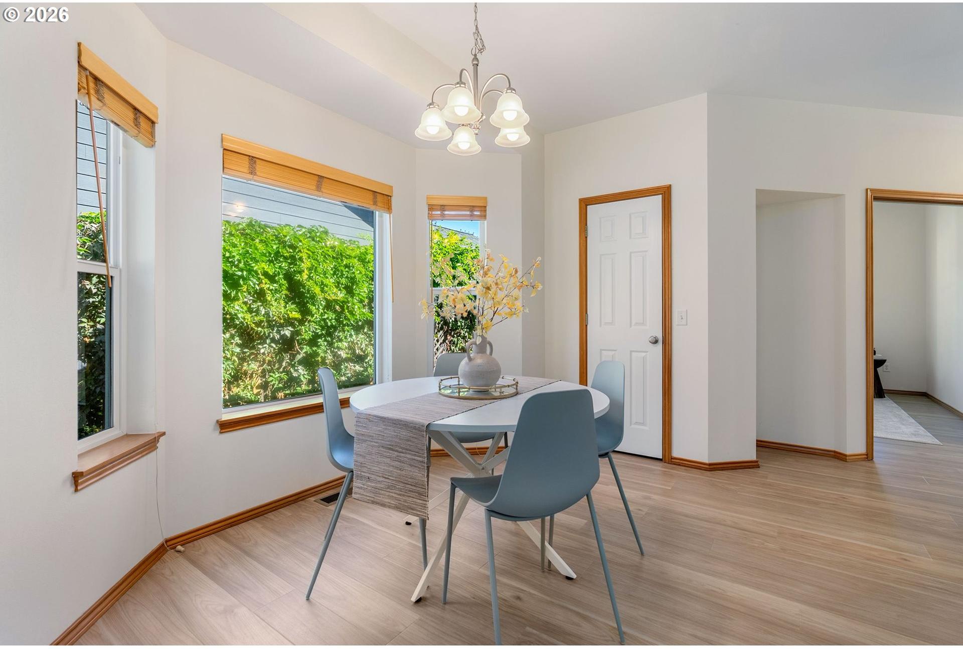 790 Henderson Road Hood River, OR 97031 - Photo 10 of 31 Dining Area