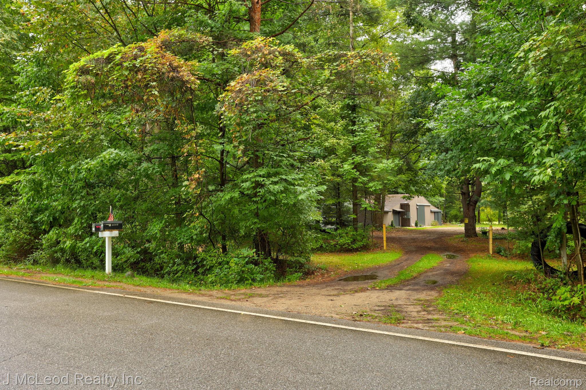 5929 Murphy Lake Road Millington, MI 48746 - Photo 4 of 36 4-web-or-mls-5929 Murphy Lake Rd Millington-4.jpg