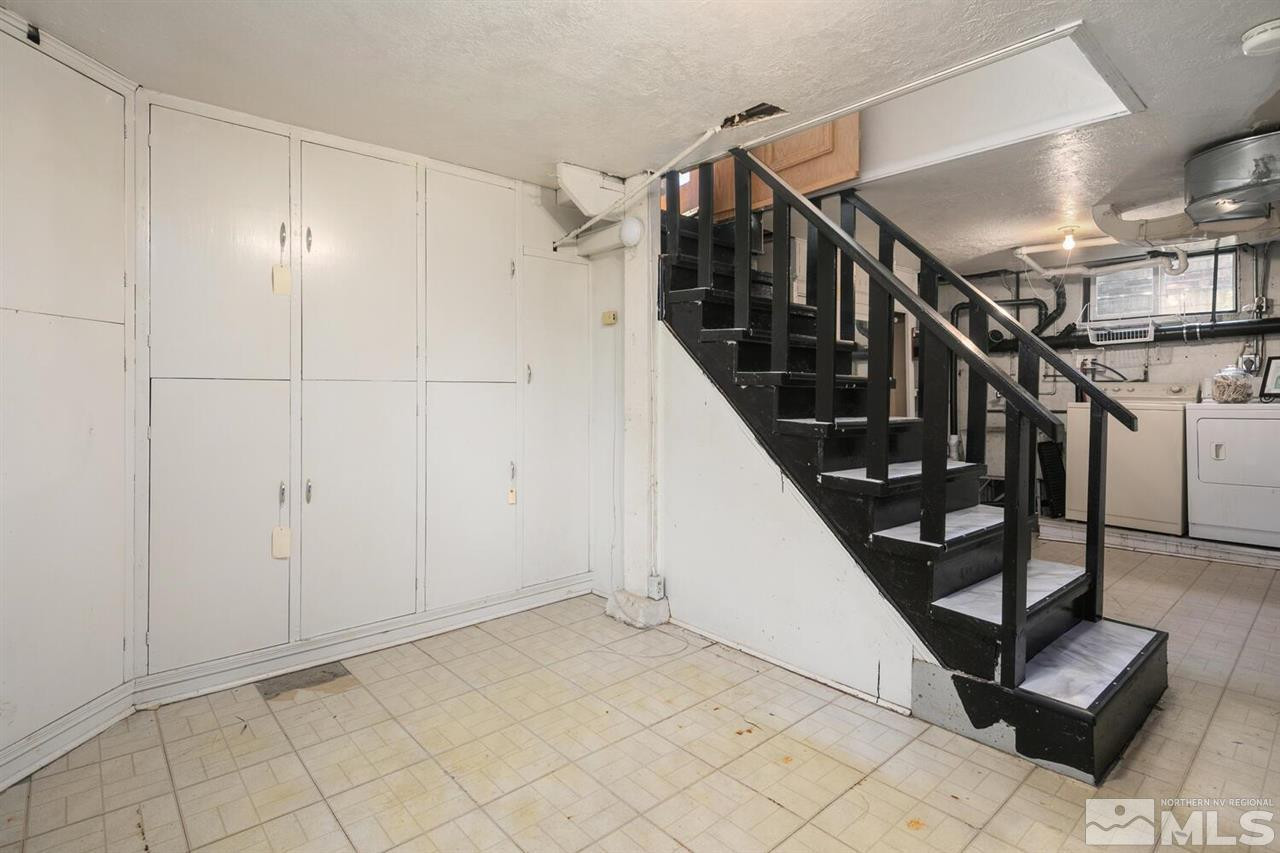 622 Manor Drive Reno, NV 89509 - Photo 17 of 25 a view of entryway and hall