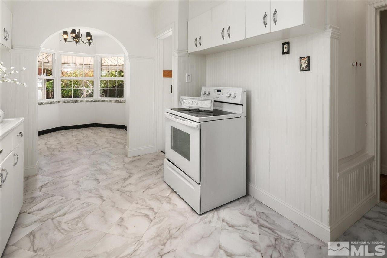 622 Manor Drive Reno, NV 89509 - Photo 7 of 25 a view of kitchen with washer and dryer