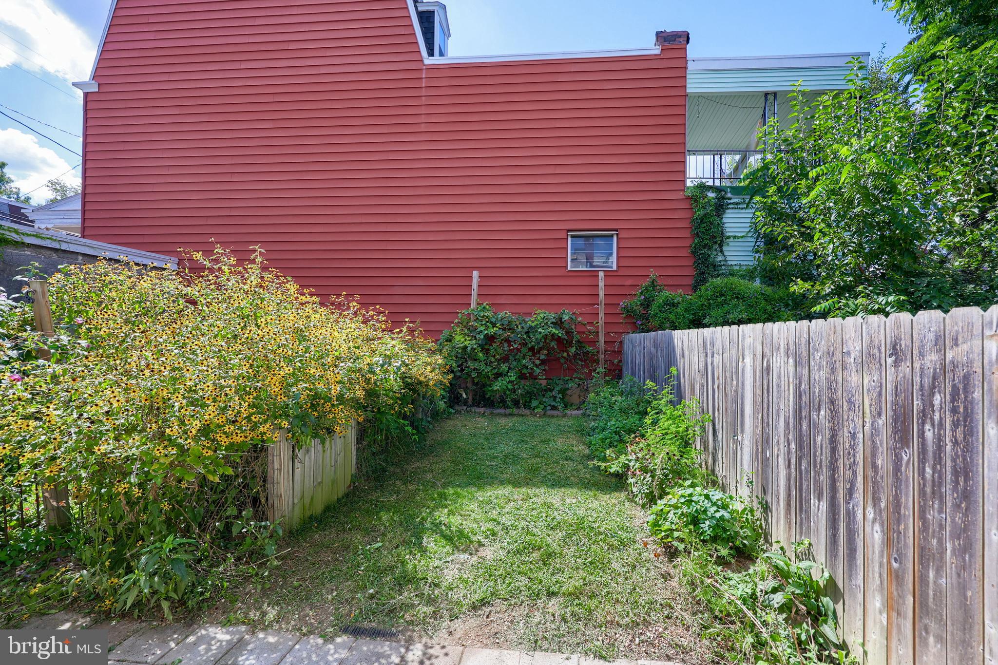 606 North Mary Street Lancaster, PA 17603 - Photo 30 of 33 a view of a house with a yard and plants