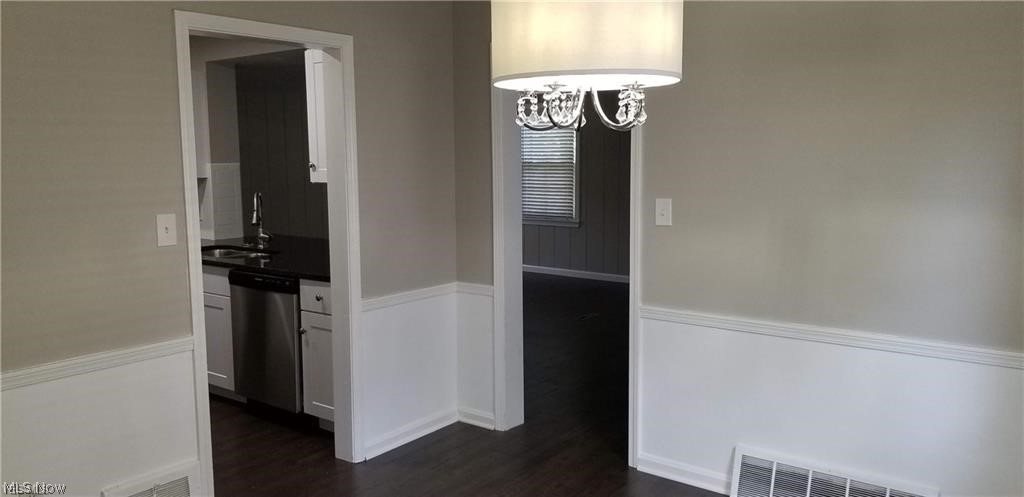 4303 Elmwood Road Cleveland, OH 44121 - Photo 16 of 35