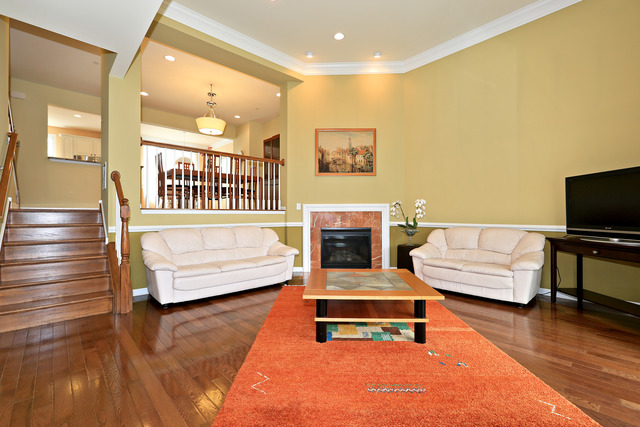 2846 Commons Drive Glenview, IL 60026 - Photo 3 of 12