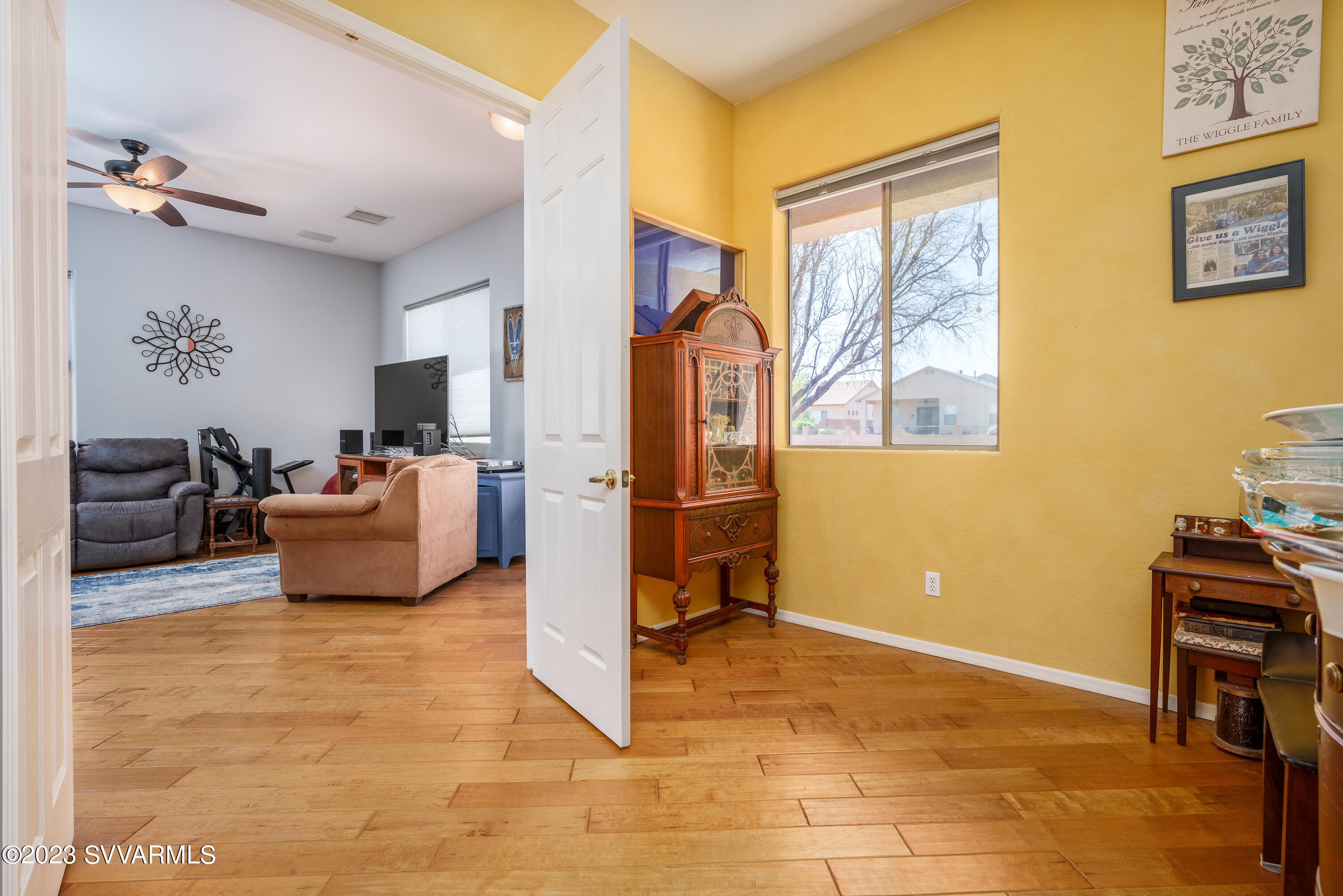 856 West Deep Gorge Road Camp Verde, AZ 86322 - Photo 11 of 31 a living room with furniture and a flat screen tv
