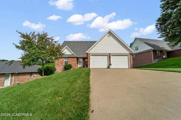 $349,900 | 916 Sardonyx Drive, Jefferson City, MO 65109