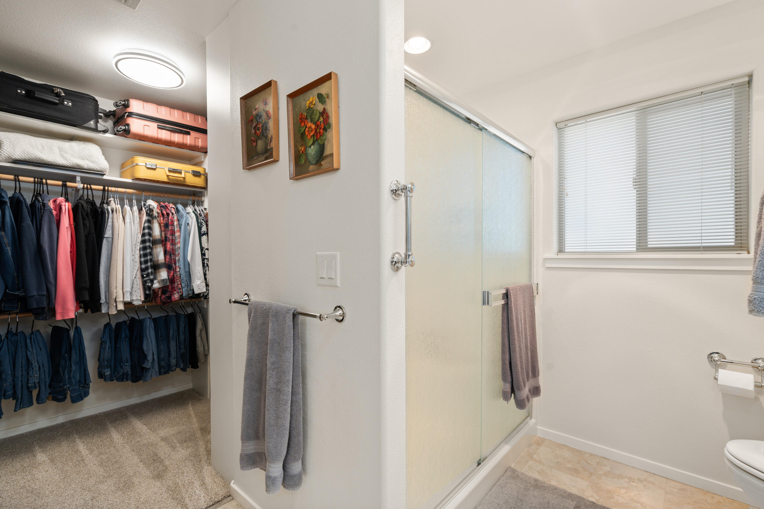1008 Azure Way Eagle Point, OR 97524 - Photo 25 of 59 a view of walk in closet