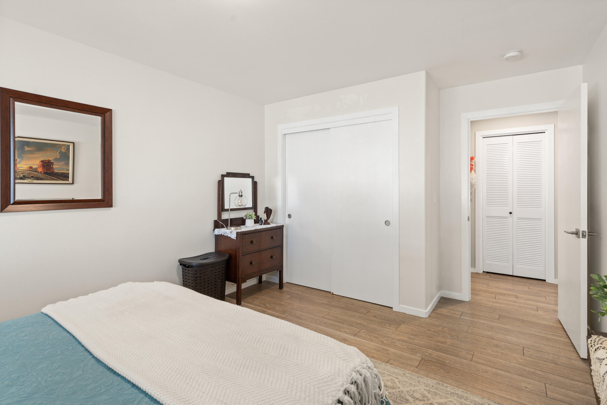1008 Azure Way Eagle Point, OR 97524 - Photo 29 of 59 a bedroom with a bed and a table