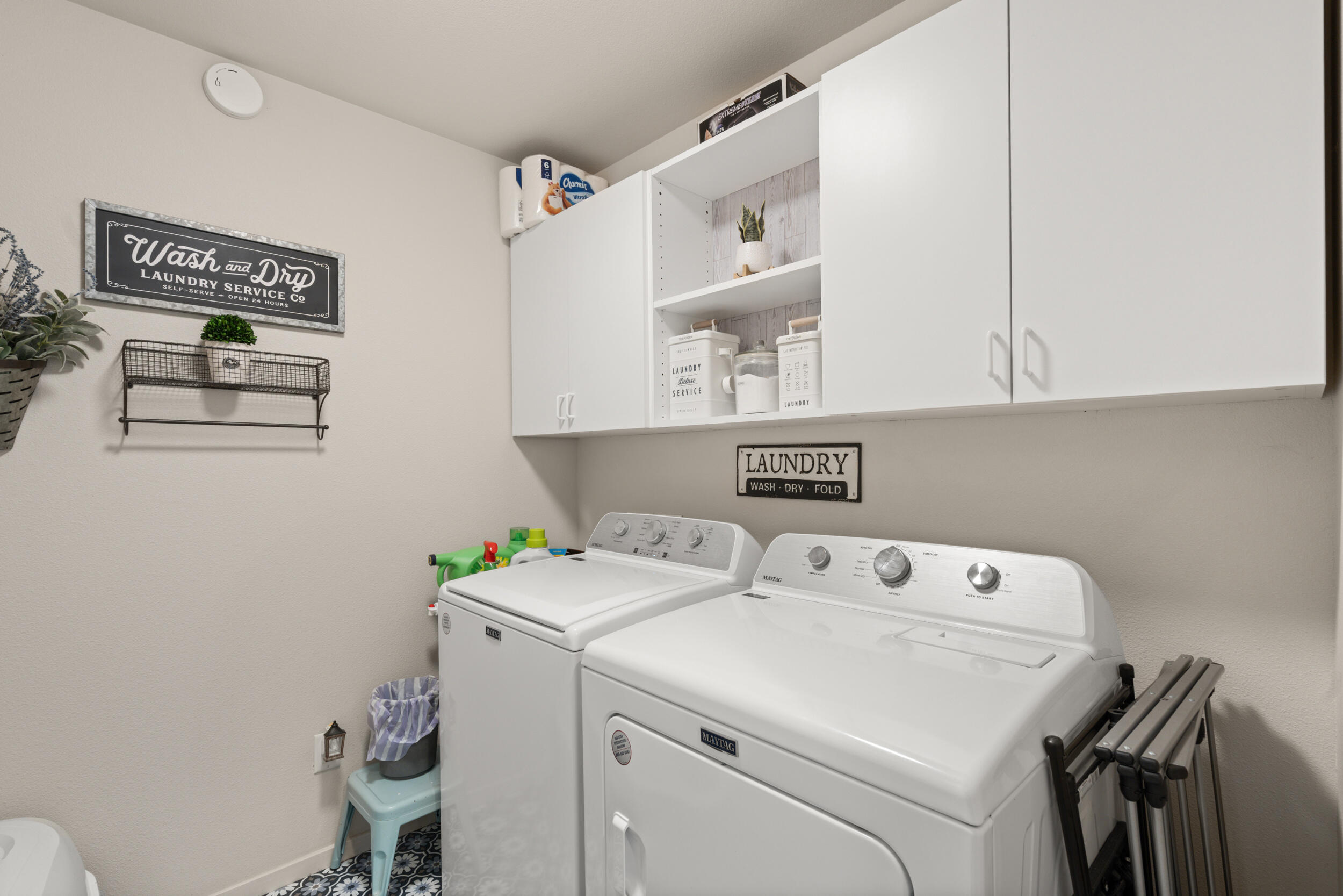 1008 Azure Way Eagle Point, OR 97524 - Photo 34 of 59 a utility room with dryer and washer