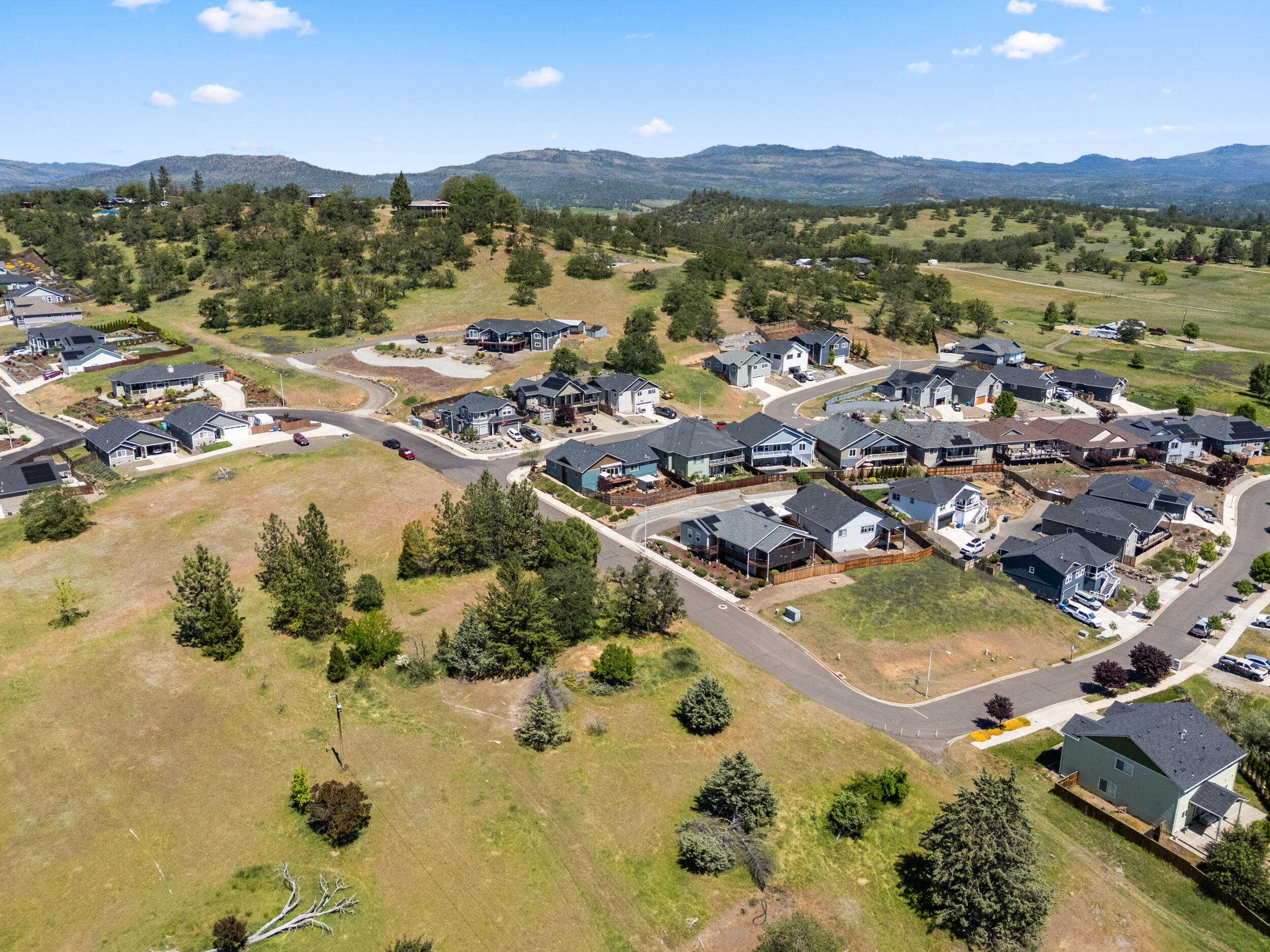 1008 Azure Way Eagle Point, OR 97524 - Photo 52 of 59 a view of lake and mountain
