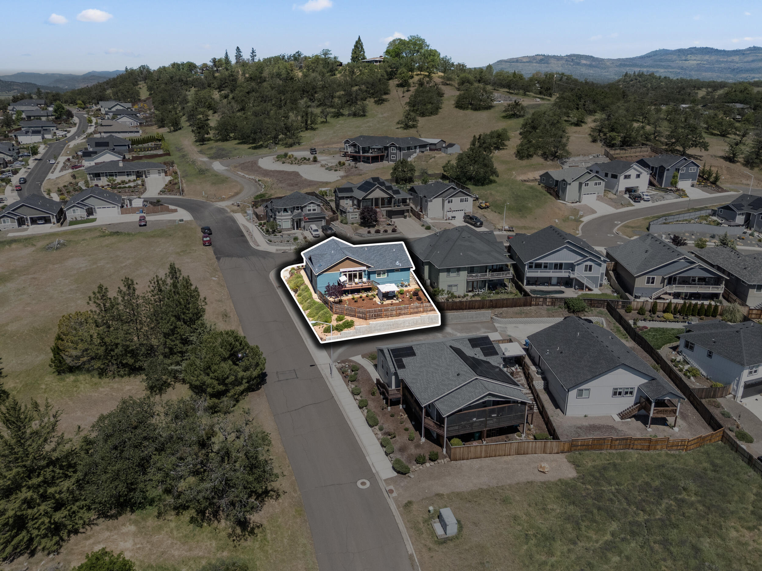 1008 Azure Way Eagle Point, OR 97524 - Photo 58 of 59 an aerial view of a city