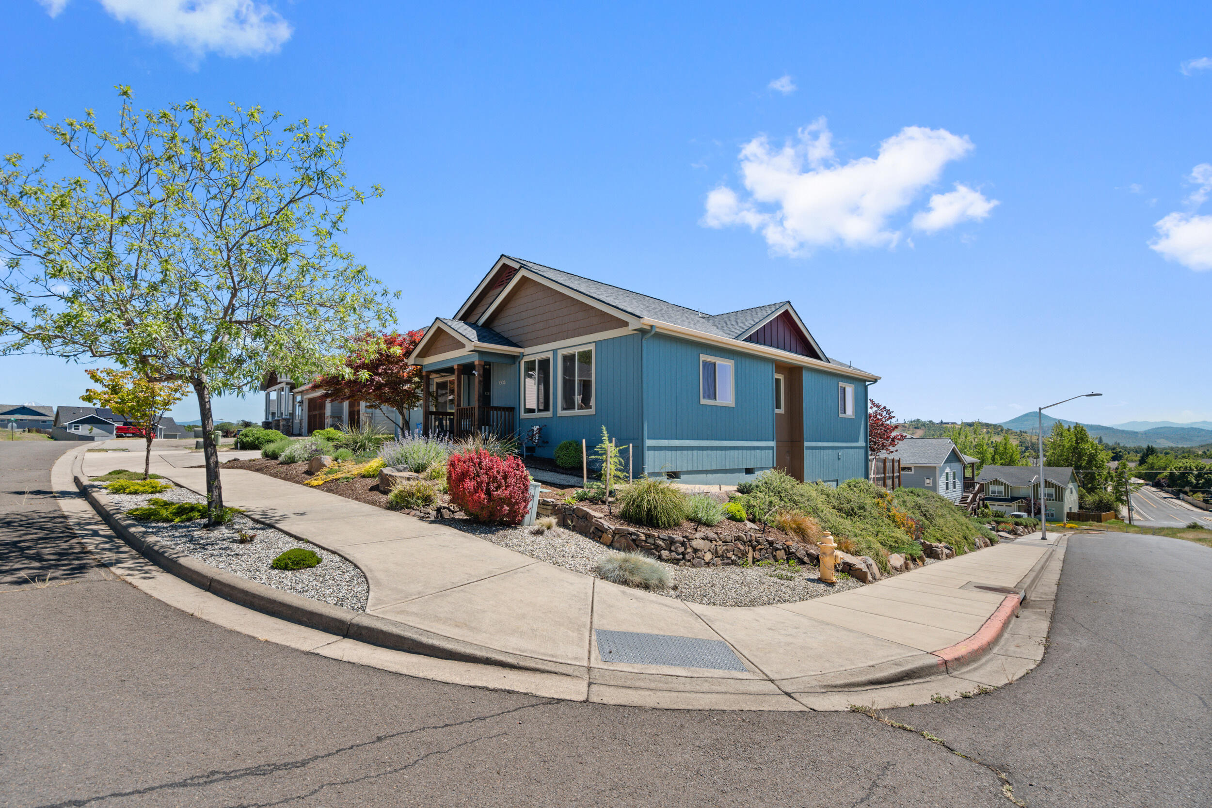 1008 Azure Way Eagle Point, OR 97524 - Photo 6 of 59 a front view of a house with a yard