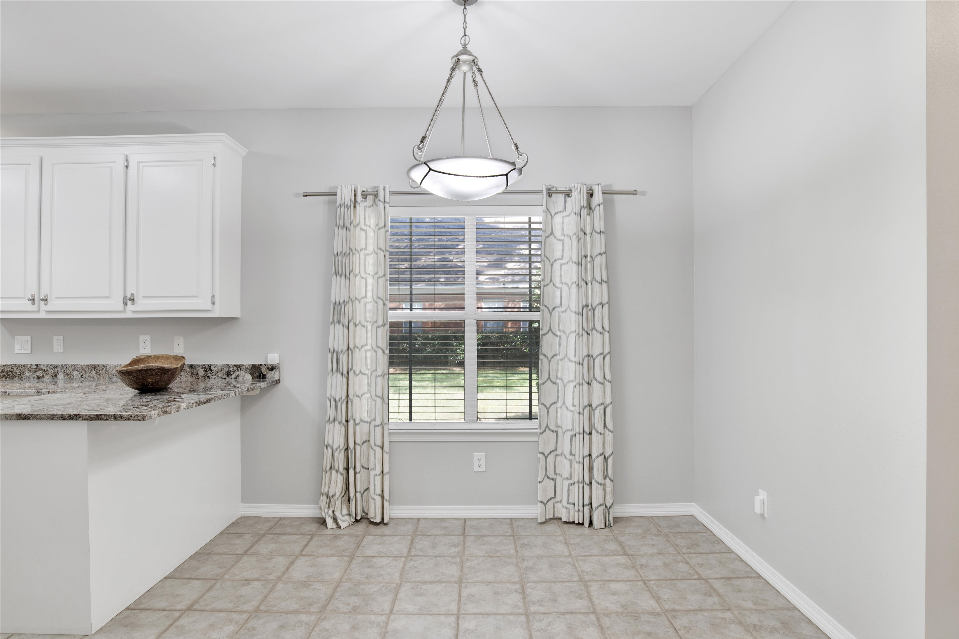 9426 Aspen Circle Daphne, AL 36527 - Photo 20 of 35 Breakfast room