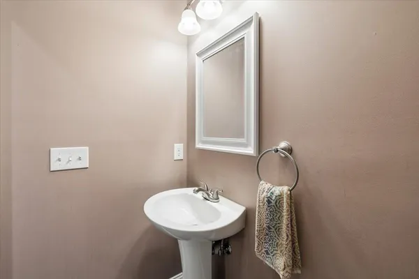 $385,000 | 11 Callaway Drive, Unit 3, Concord, NH 03301
