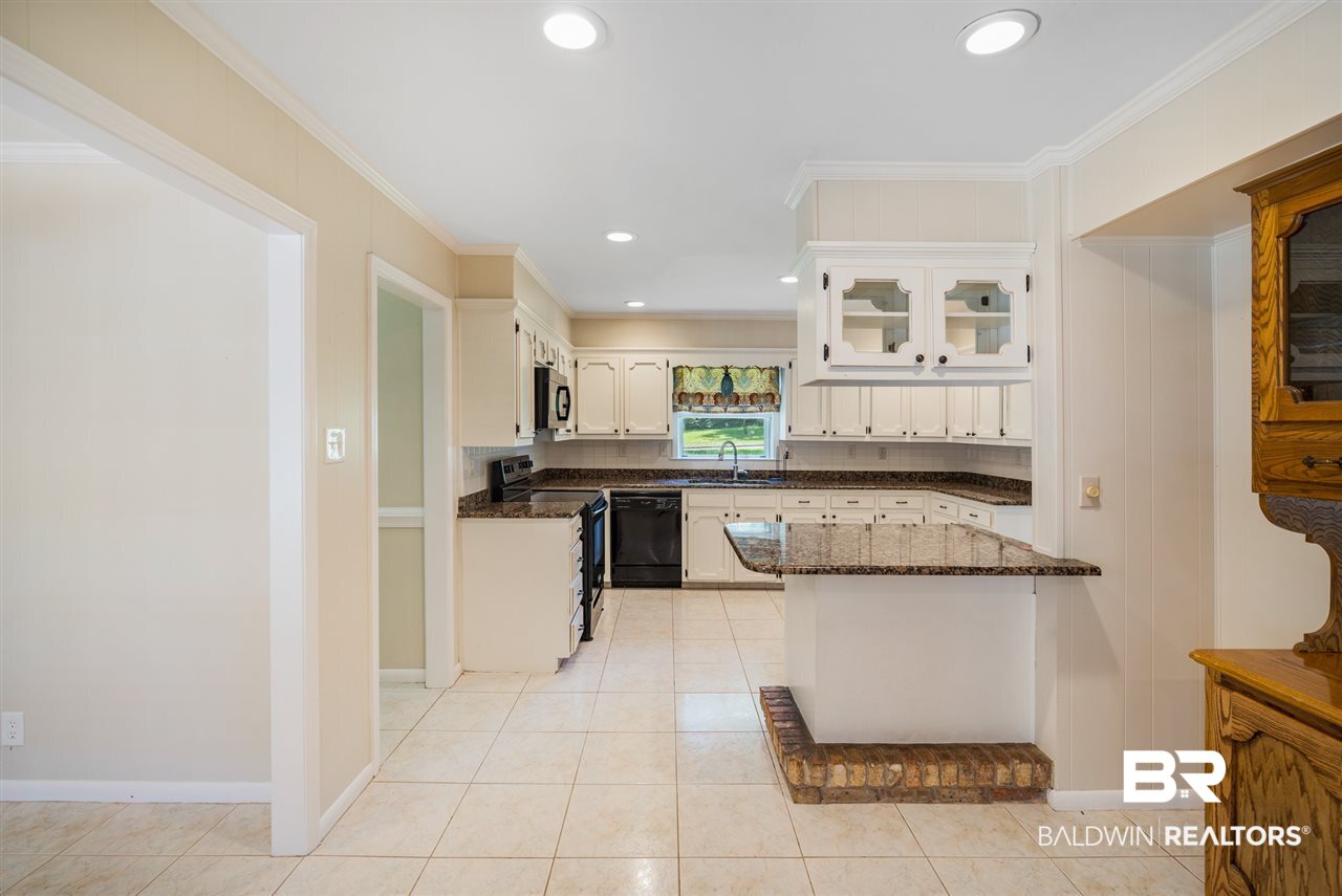 705 Spring Station Road Mobile, AL 36609 - Photo 10 of 35