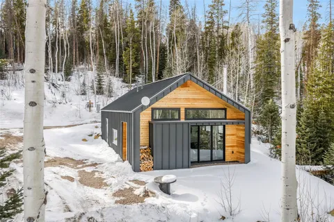 $1,250,000 | 24700 Lone Tooth Trail, Oak Creek, CO 80467
