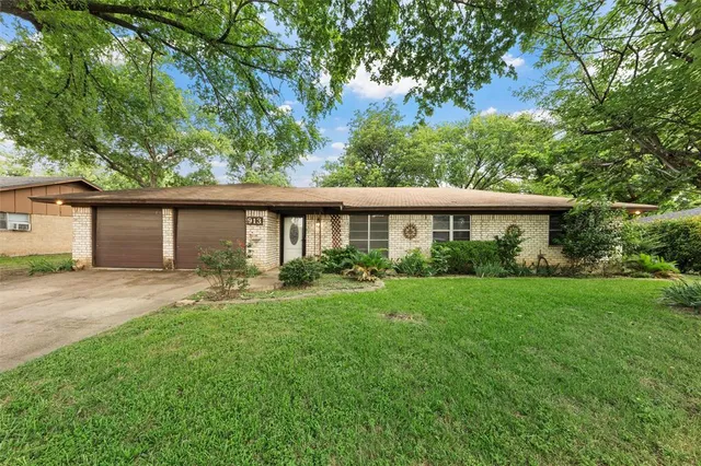 $194,000 | 913 Elizabeth Drive, Robinson, TX 76706