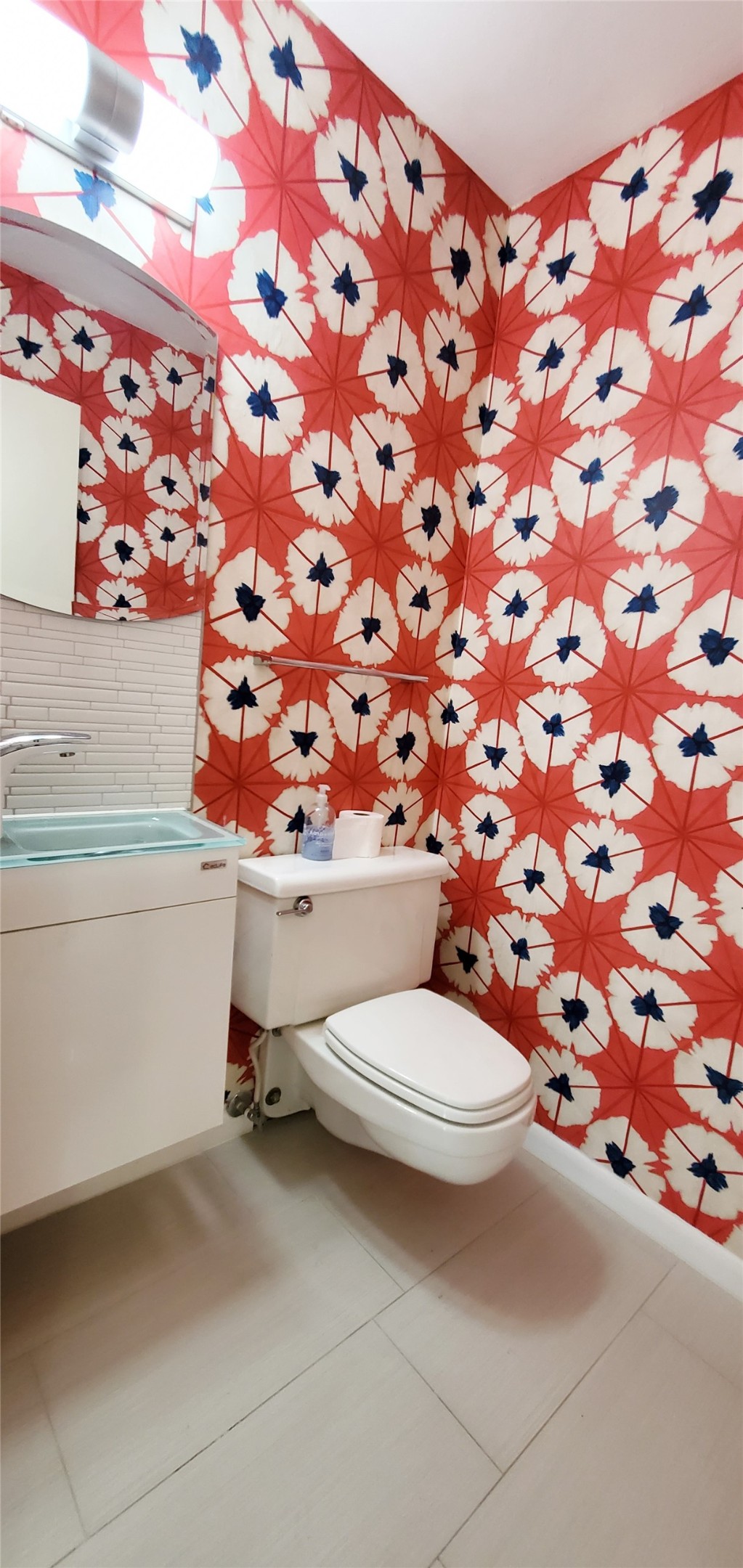 5630 Edith Street Houston, TX 77081 - Photo 10 of 30 Powder room.
