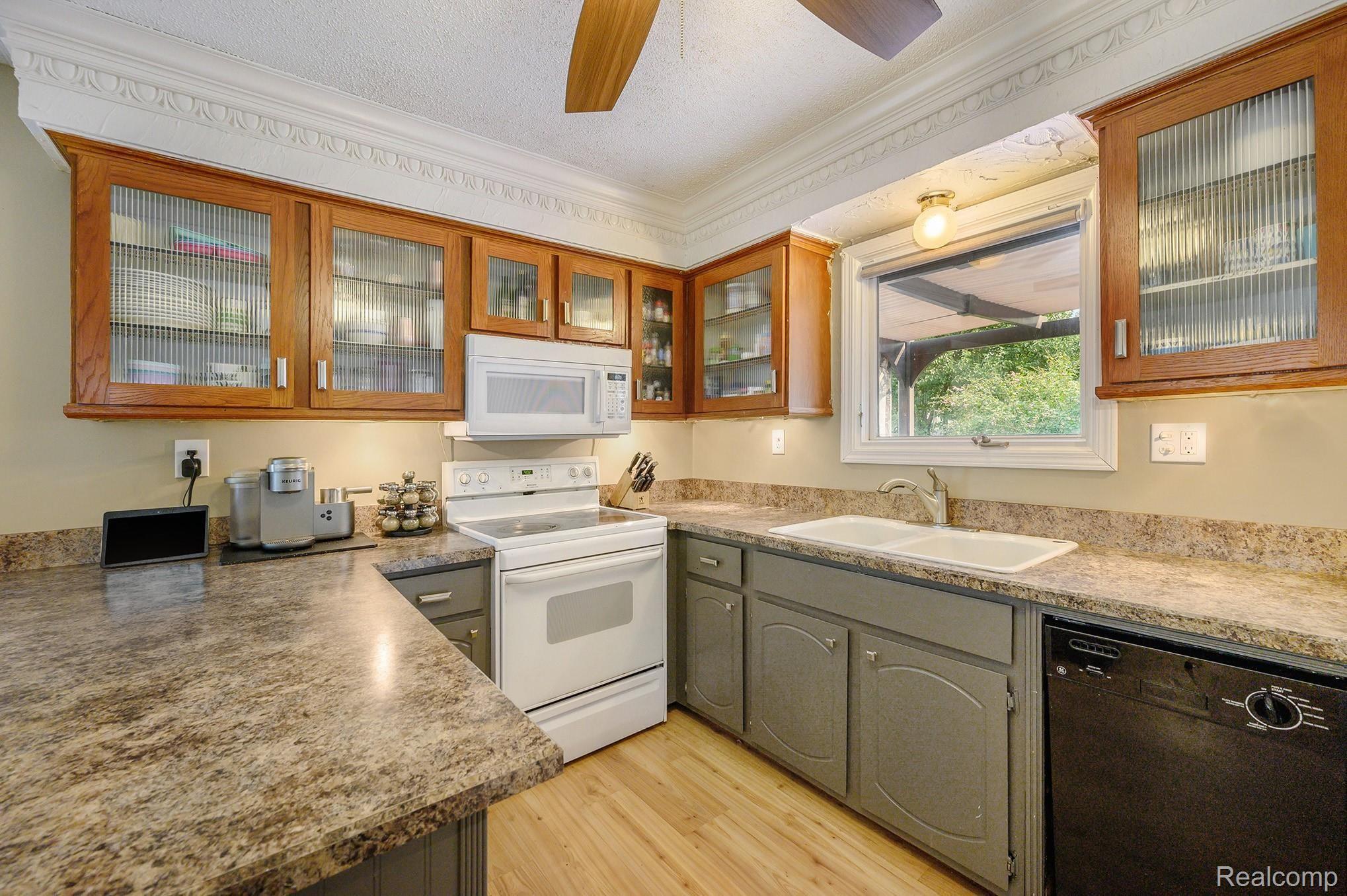 1745 Chateau Road Commerce Township, MI 48382 - Photo 2 of 26 1745 Chateau _1.jpg