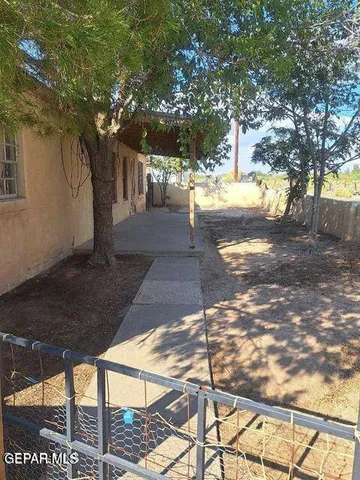 $500 | 905 Northeast Camp Street, Fabens, TX 79838