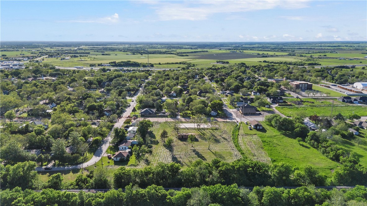 702 Reagan Street North West, TX 76691 - Photo 6 of 9