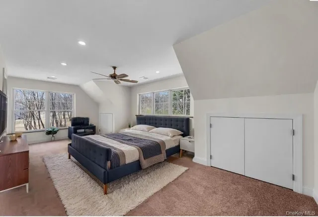 en empty room with windows and ceiling fan