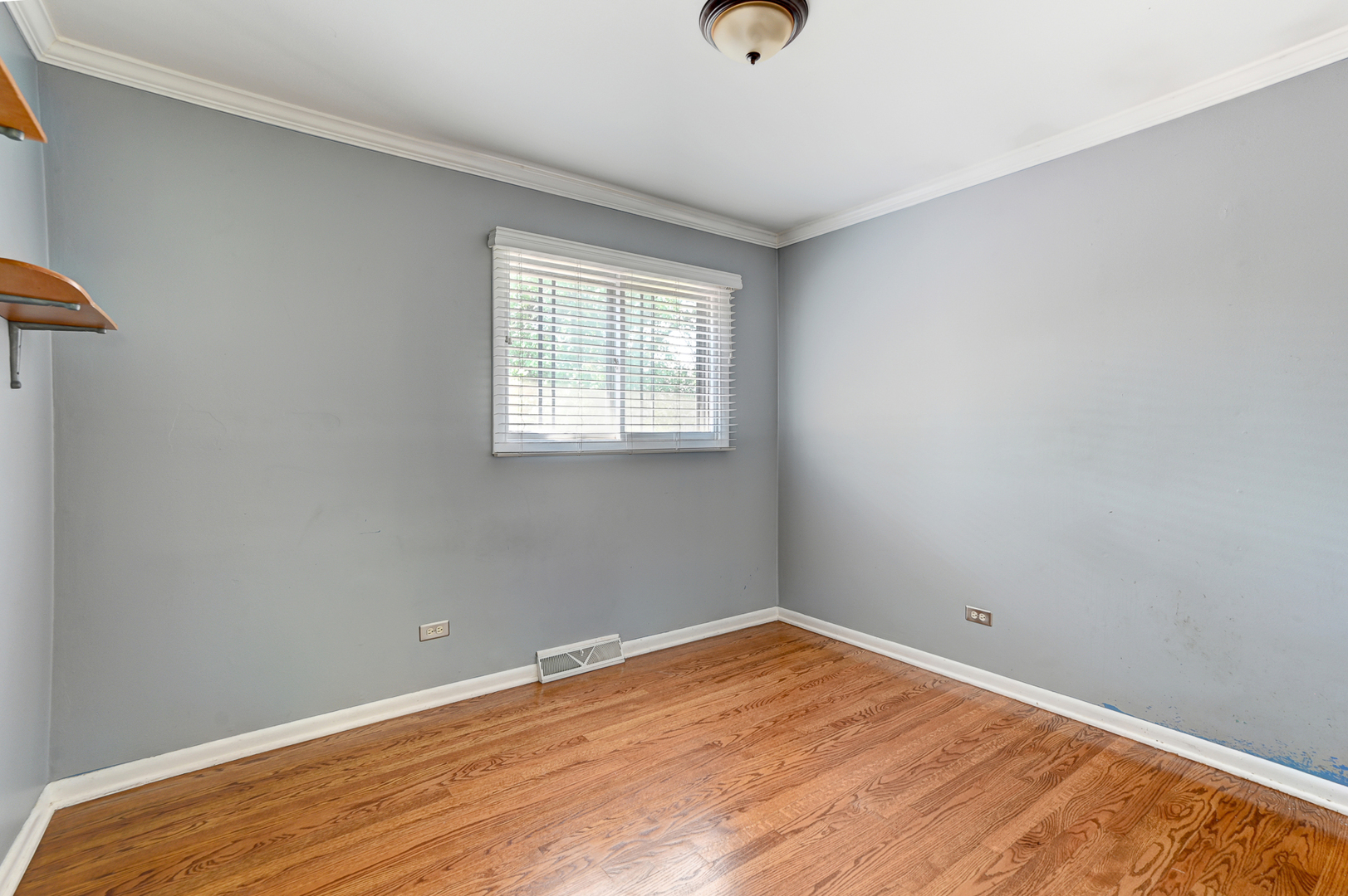 440 East Naperville Road Clarendon Hills, IL 60514 - Photo 12 of 23 an empty room with a window