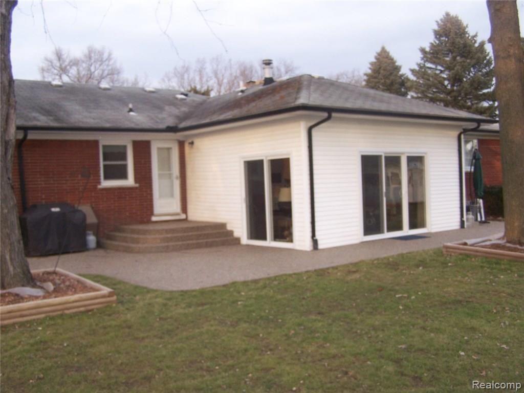 23220 Hagen Road Macomb, MI 48042 - Photo 40 of 58 100_3310.JPG