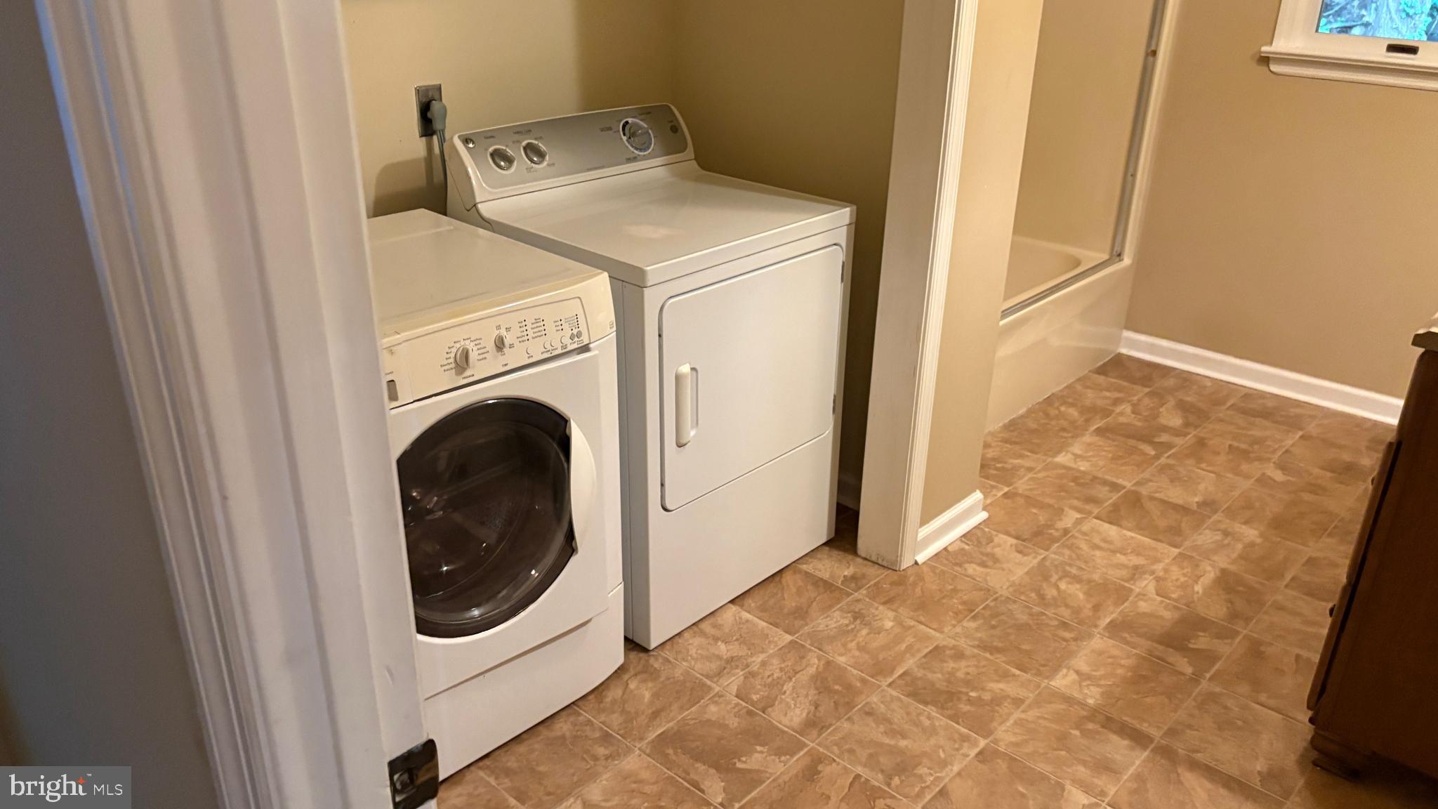 287 Blackthorne Road Stanley, VA 22851 - Photo 14 of 35 Laundry & shower bath