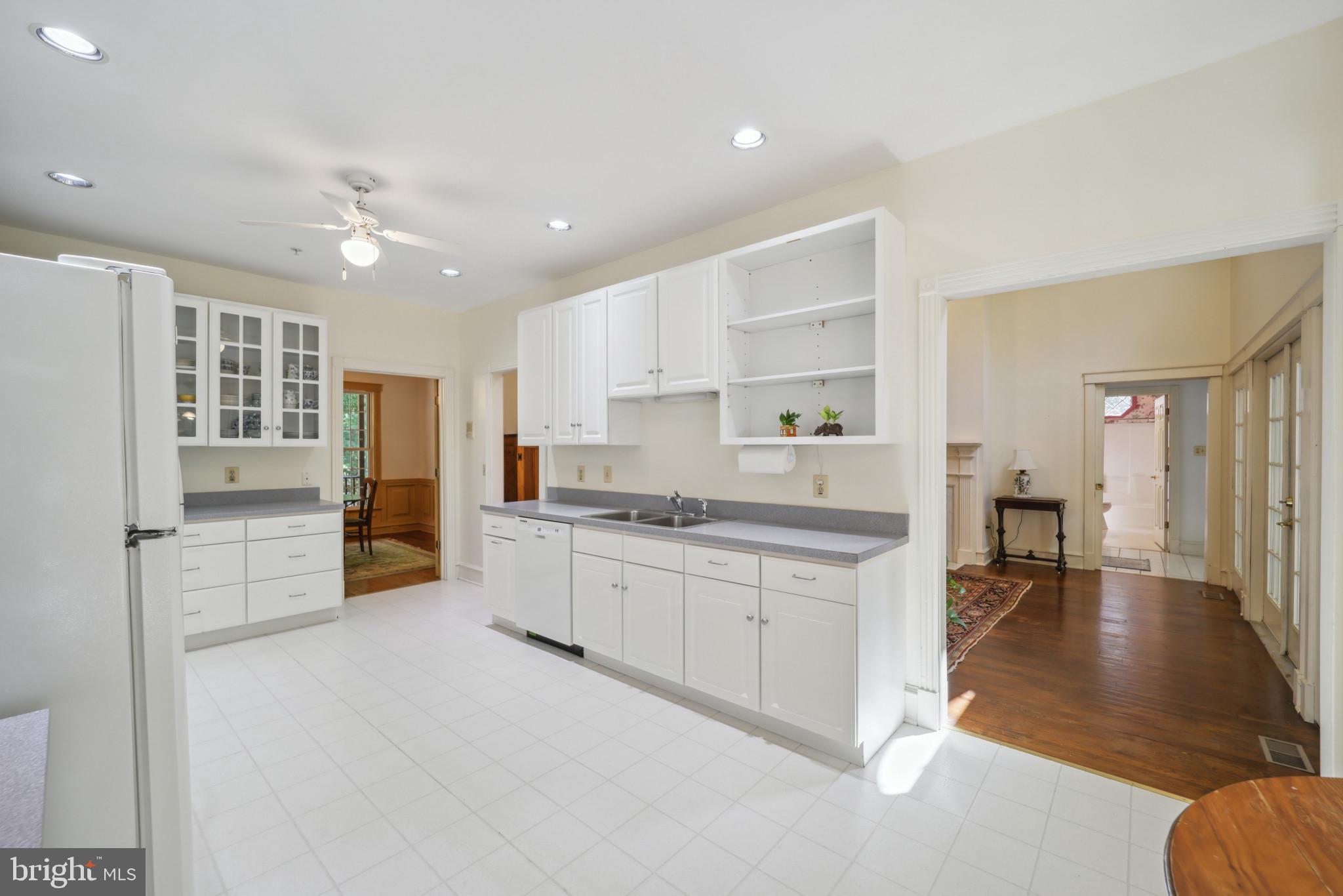 15003 Reserve Road Accokeek, MD 20607 - Photo 12 of 40 Plenty of cabinetry in kitchen!