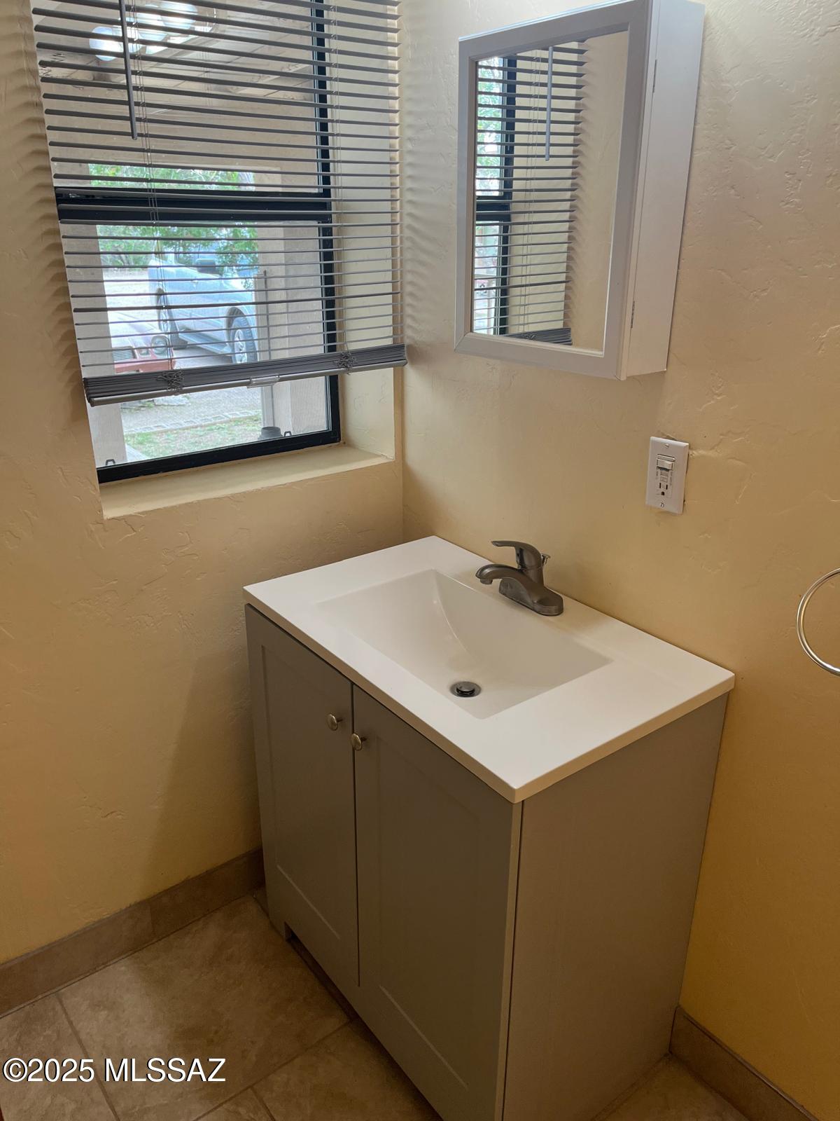 345 East Teton Road, Unit 2 Tucson, AZ 85756 - Photo 10 of 18 PHOTO-2025-11-18-20-28-29_7
