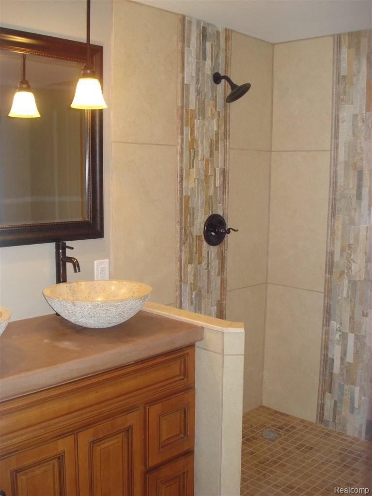 9255 Allen Road Clarkston, MI 48348 - Photo 24 of 25 Master Bath