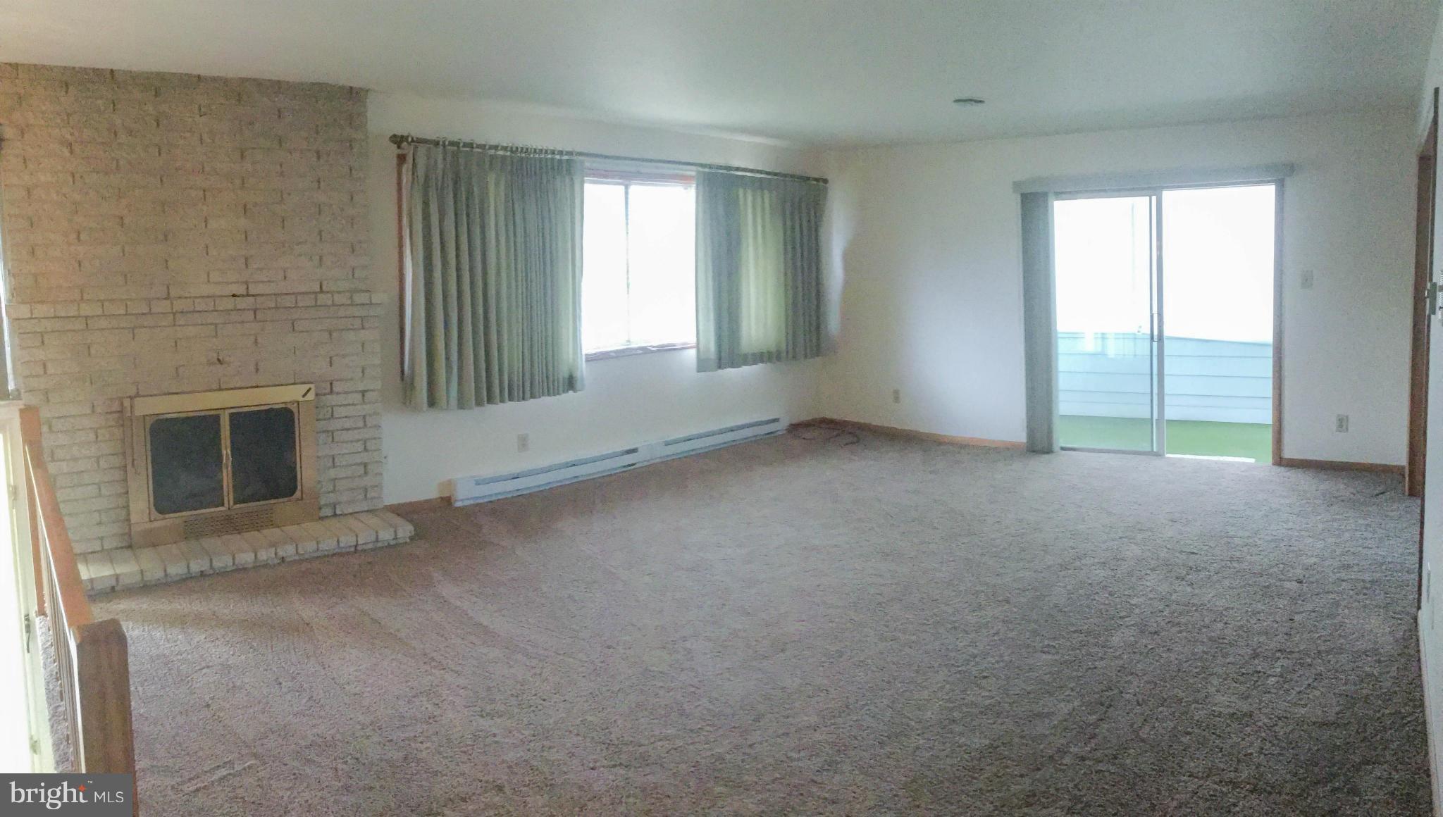 10613 Harry Heth Road Williamsport, MD 21795 - Photo 5 of 30 Living Room