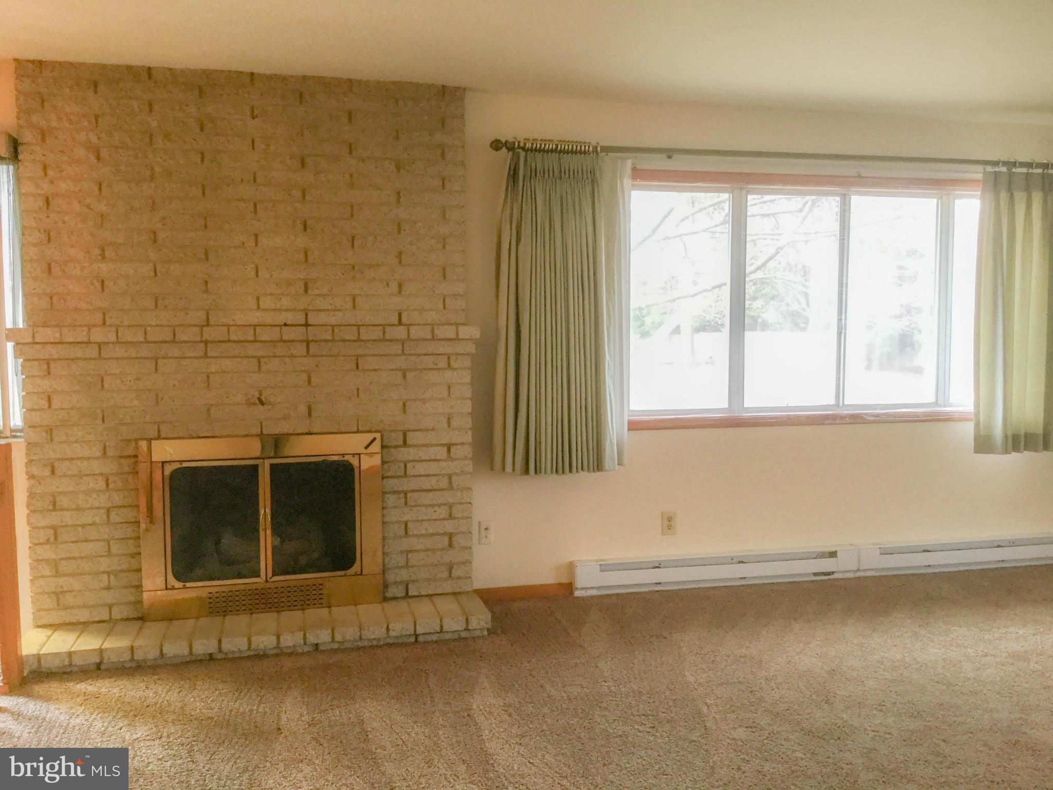 10613 Harry Heth Road Williamsport, MD 21795 - Photo 6 of 30 Living Room