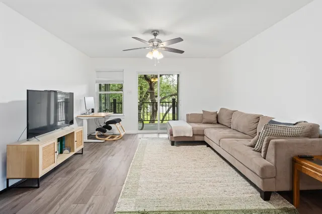 $1,950 | 3604 Clawson Road, Unit 203, Austin, TX 78704