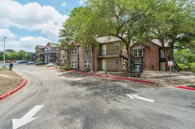 $1,950 | 3604 Clawson Road, Unit 203, Austin, TX 78704