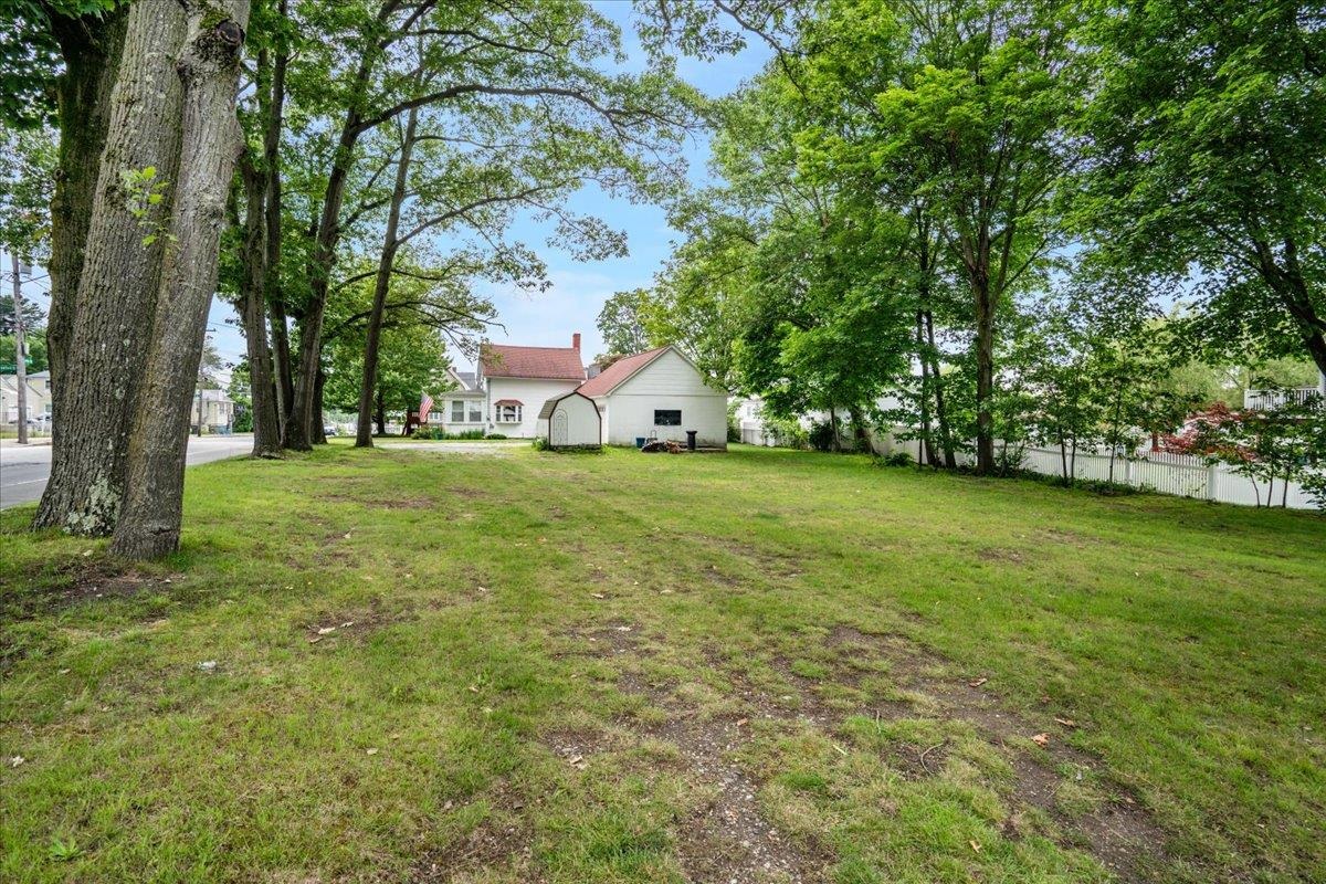 264 Candia Road Manchester, NH 03109 - Photo 4 of 41