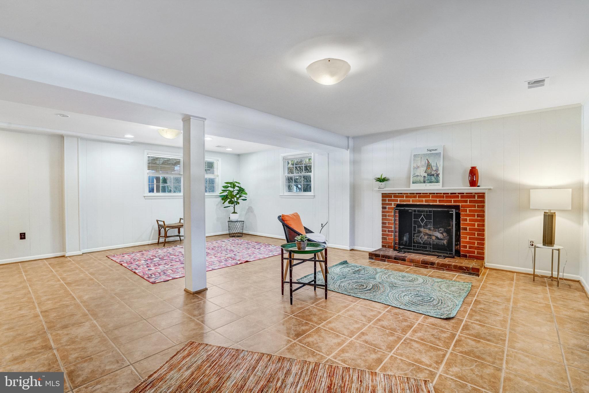 5701 Ashfield Road Alexandria, VA 22315 - Photo 31 of 51 Huge Family Room with tile Floor