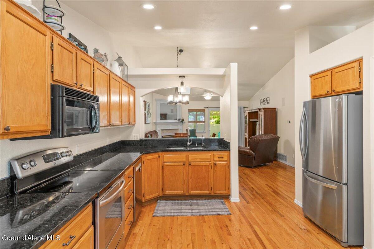 5765 North Carlisle Road Coeur D'Alene, ID 83815 - Photo 21 of 62 21-Kitchen