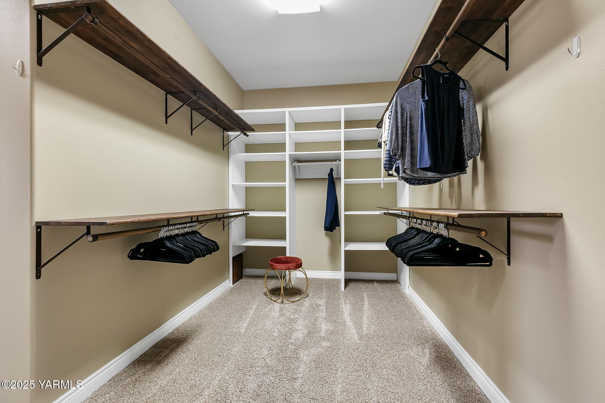 7501 Crestfields Road Yakima, WA 98903 - Photo 29 of 42 Primary Closet