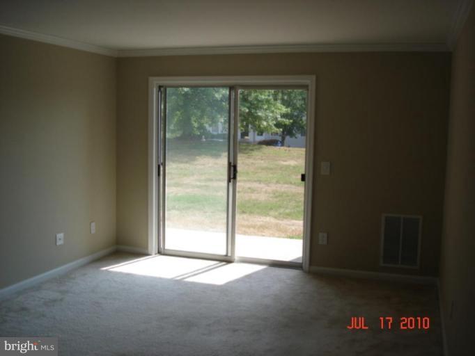 14800 Rydell Road, Unit 102 Centreville, VA 20121 - Photo 2 of 10 Living Room