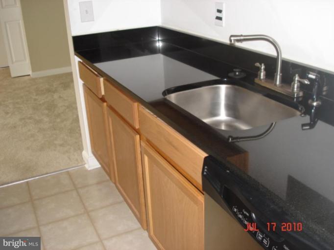 14800 Rydell Road, Unit 102 Centreville, VA 20121 - Photo 4 of 10 Kitchen