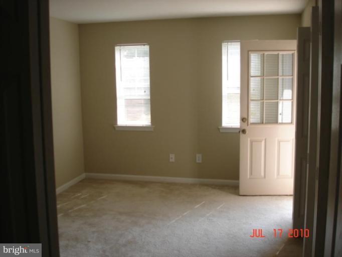 14800 Rydell Road, Unit 102 Centreville, VA 20121 - Photo 7 of 10 Master Bedroom