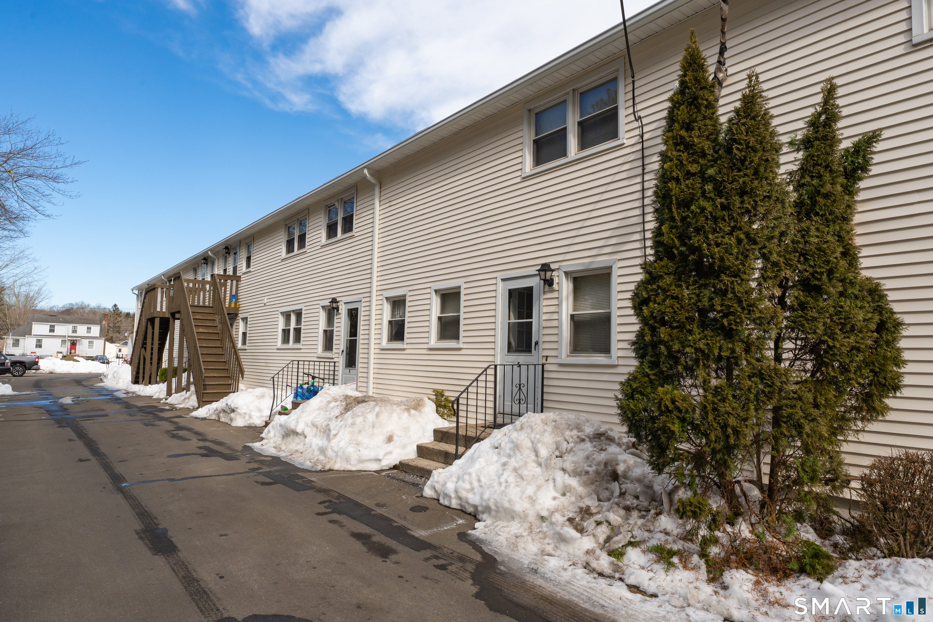 144 East Main Street, Unit 5 Clinton, CT 06413 - Photo 17 of 26 a view of a house with a patio