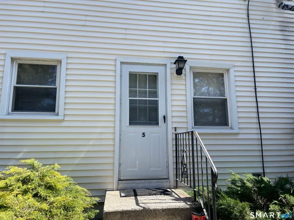 $220,000 | 144 East Main Street, Unit 5, Clinton, CT 06413