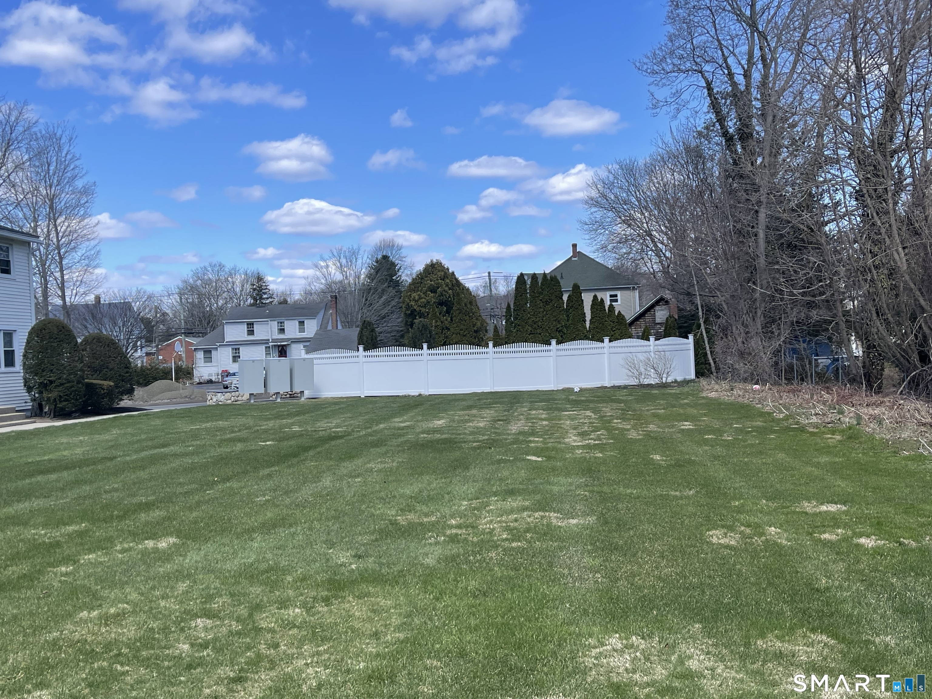 144 East Main Street, Unit 5 Clinton, CT 06413 - Photo 21 of 26 a view of a backyard