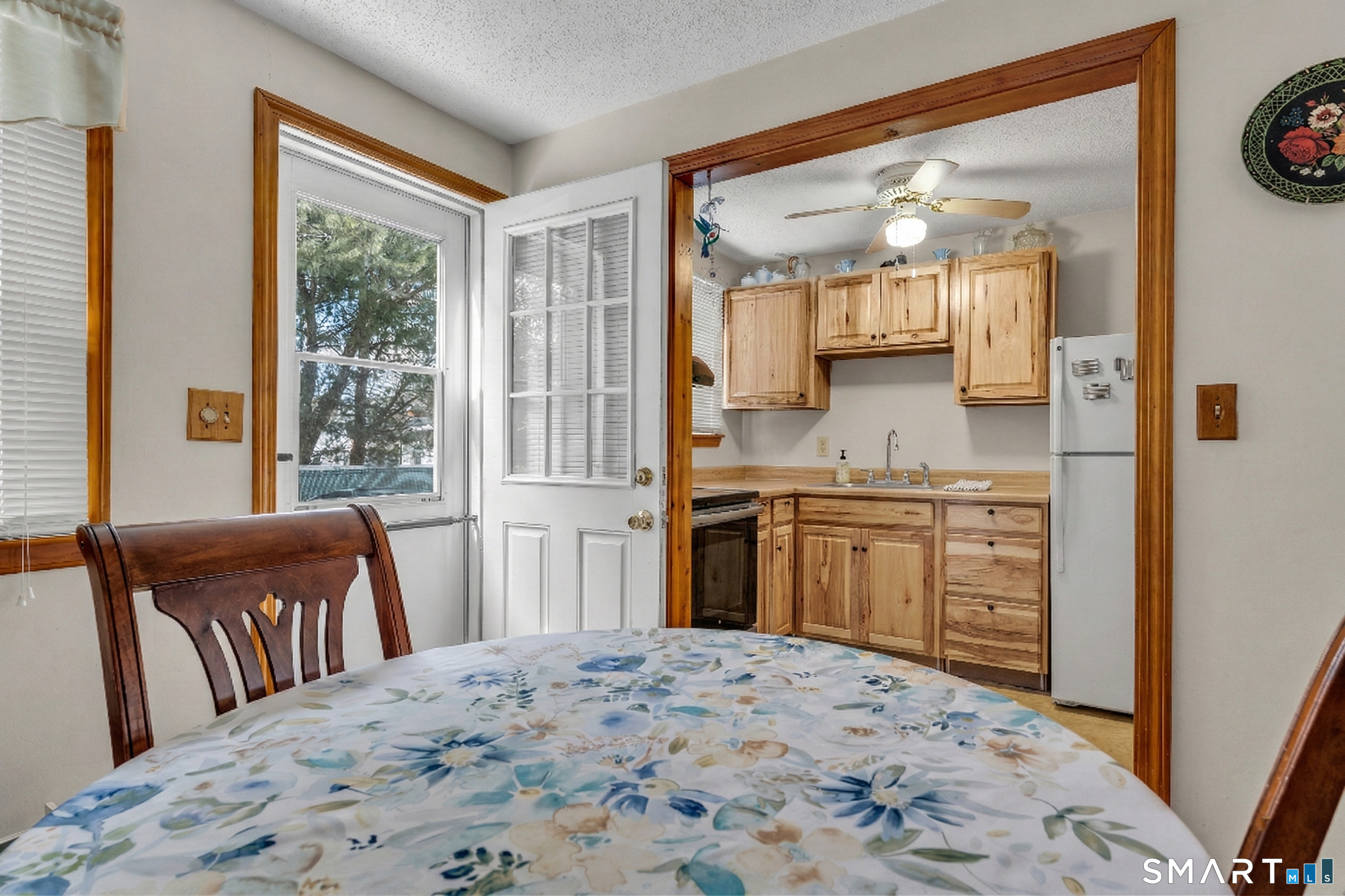 144 East Main Street, Unit 5 Clinton, CT 06413 - Photo 6 of 26 a kitchen with a stove a refrigerator and a view of living room